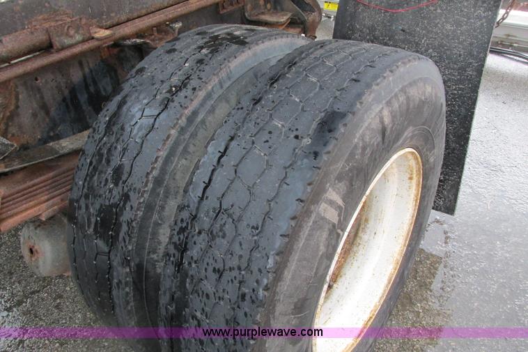 image for item J3648 2000 GMC C7500 dump truck