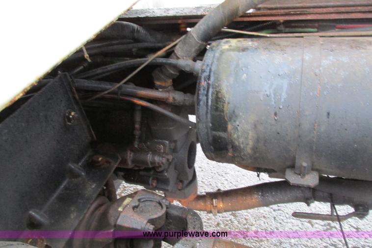 image for item J3648 2000 GMC C7500 dump truck