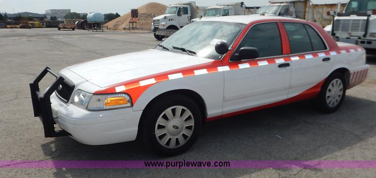 image for item J6383 2011 Ford Crown Victoria Police Interceptor