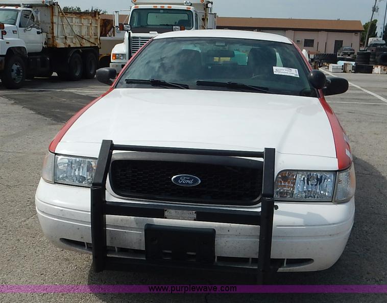 image for item J6383 2011 Ford Crown Victoria Police Interceptor