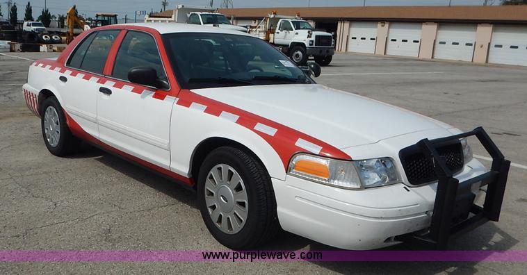image for item J6383 2011 Ford Crown Victoria Police Interceptor