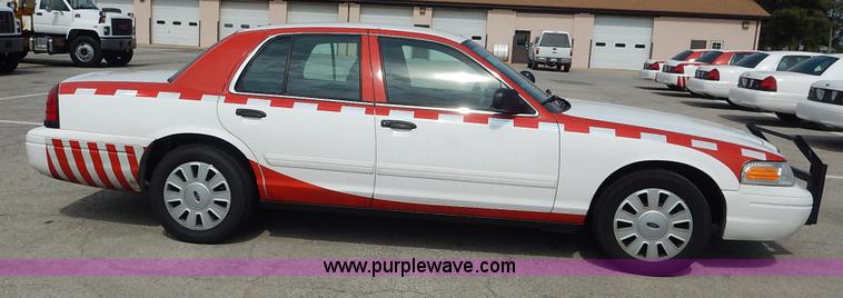 image for item J6383 2011 Ford Crown Victoria Police Interceptor