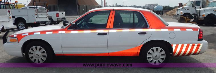 image for item J6383 2011 Ford Crown Victoria Police Interceptor