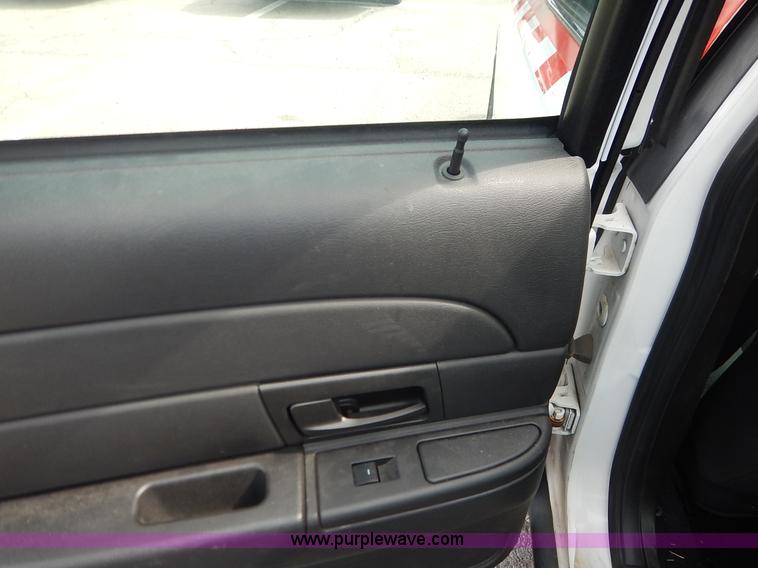 image for item J6383 2011 Ford Crown Victoria Police Interceptor