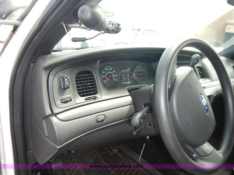 image for item J6383 2011 Ford Crown Victoria Police Interceptor