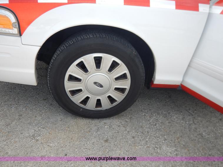 image for item J6383 2011 Ford Crown Victoria Police Interceptor