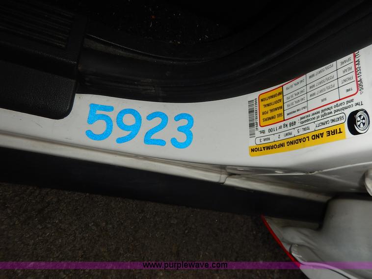 image for item J6383 2011 Ford Crown Victoria Police Interceptor