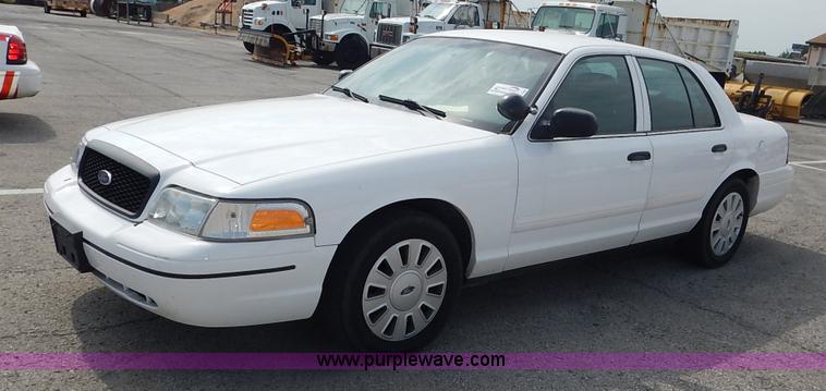 image for item J6384 2011 Ford Crown Victoria Police Interceptor