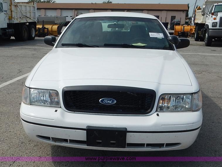 image for item J6384 2011 Ford Crown Victoria Police Interceptor