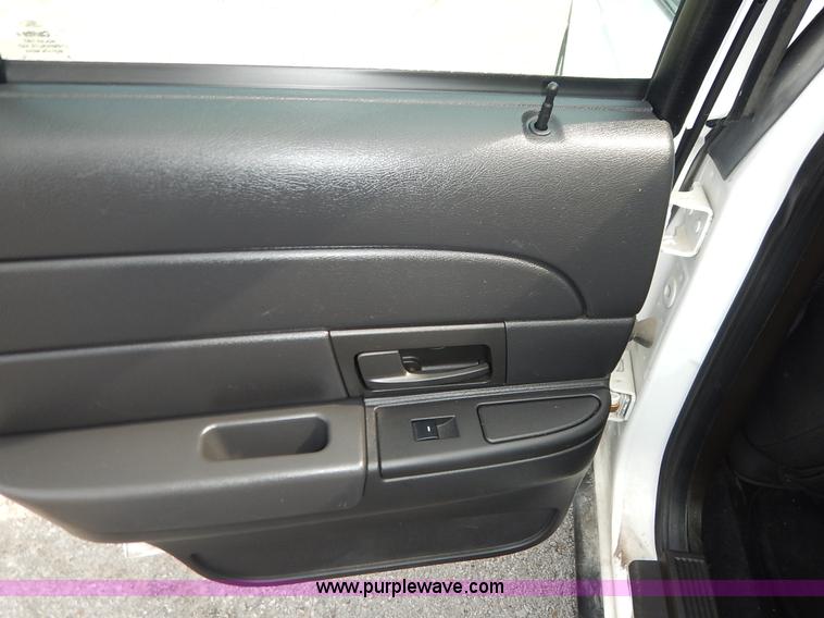 image for item J6384 2011 Ford Crown Victoria Police Interceptor