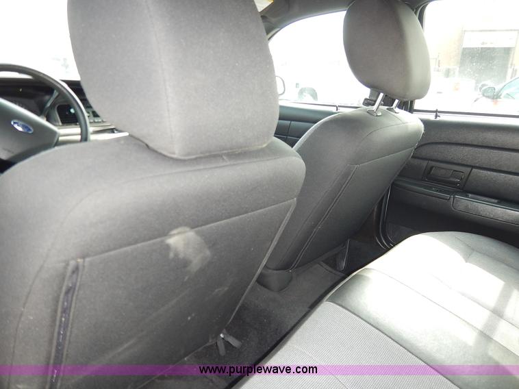 image for item J6384 2011 Ford Crown Victoria Police Interceptor