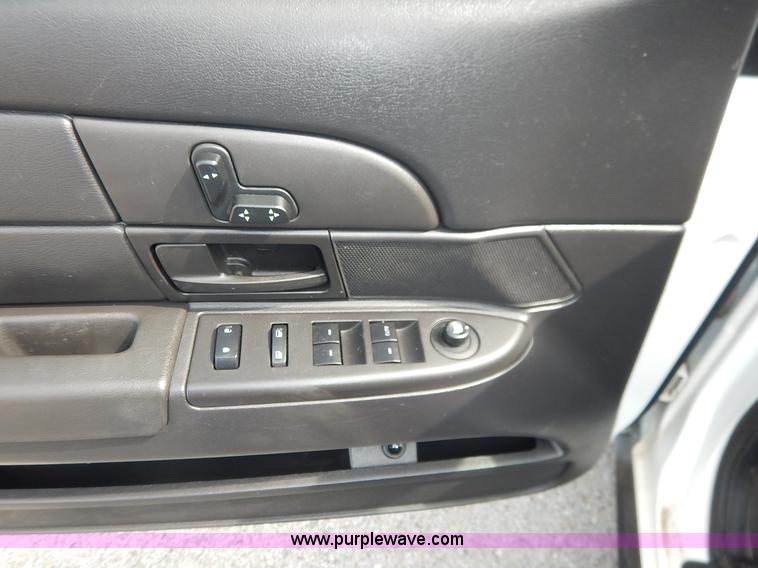 image for item J6384 2011 Ford Crown Victoria Police Interceptor