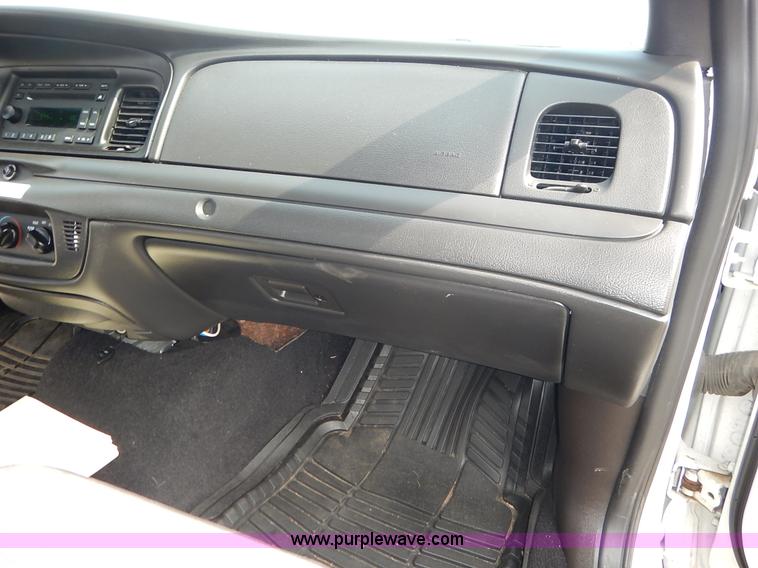 image for item J6384 2011 Ford Crown Victoria Police Interceptor