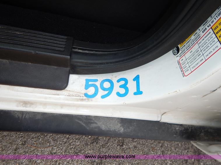 image for item J6384 2011 Ford Crown Victoria Police Interceptor