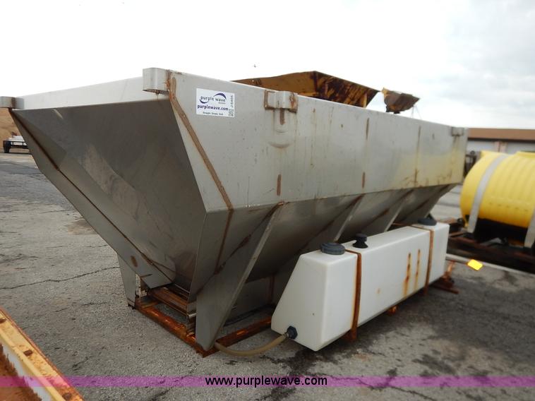 image for item J6405 Flink sand/salt spreader