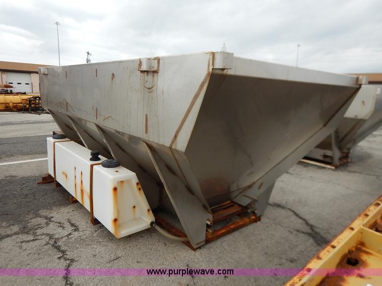 image for item J6405 Flink sand/salt spreader