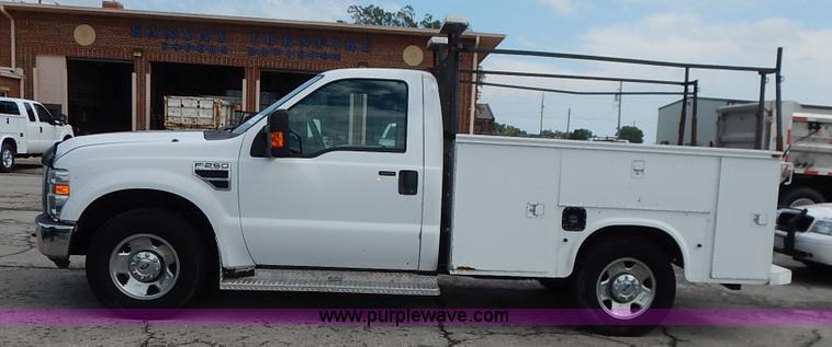 image for item J6406 2008 Ford F250 utility truck