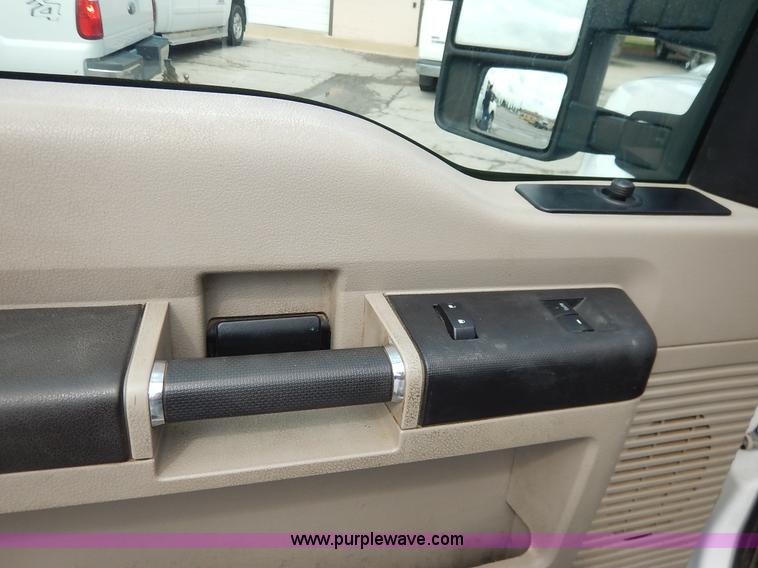image for item J6406 2008 Ford F250 utility truck