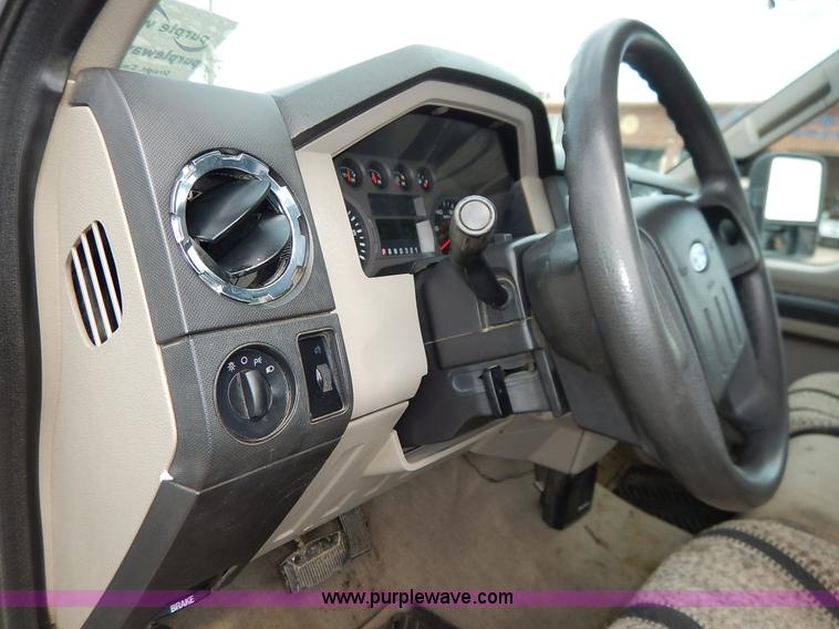 image for item J6406 2008 Ford F250 utility truck