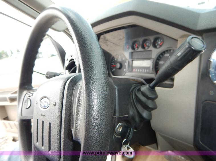 image for item J6406 2008 Ford F250 utility truck