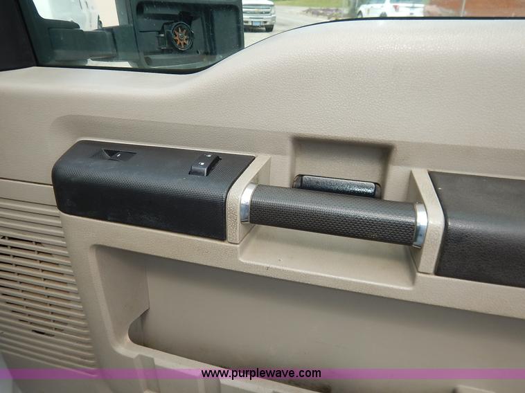 image for item J6406 2008 Ford F250 utility truck