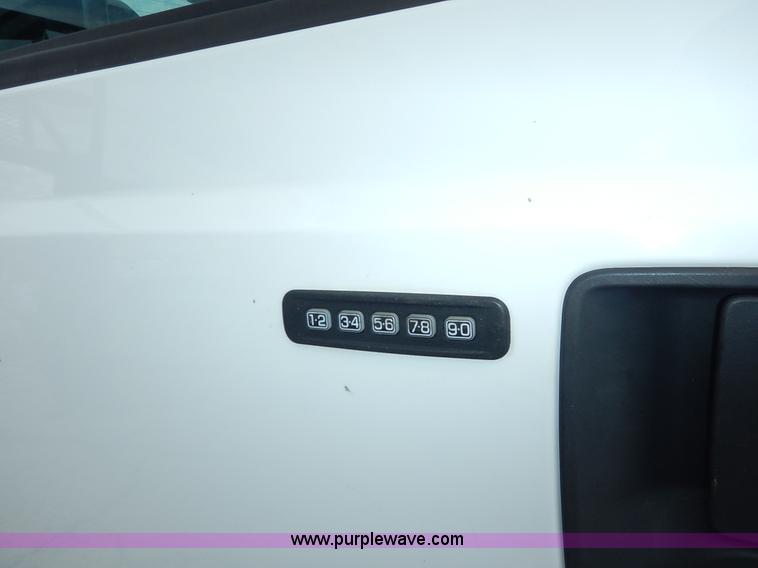 image for item J6406 2008 Ford F250 utility truck
