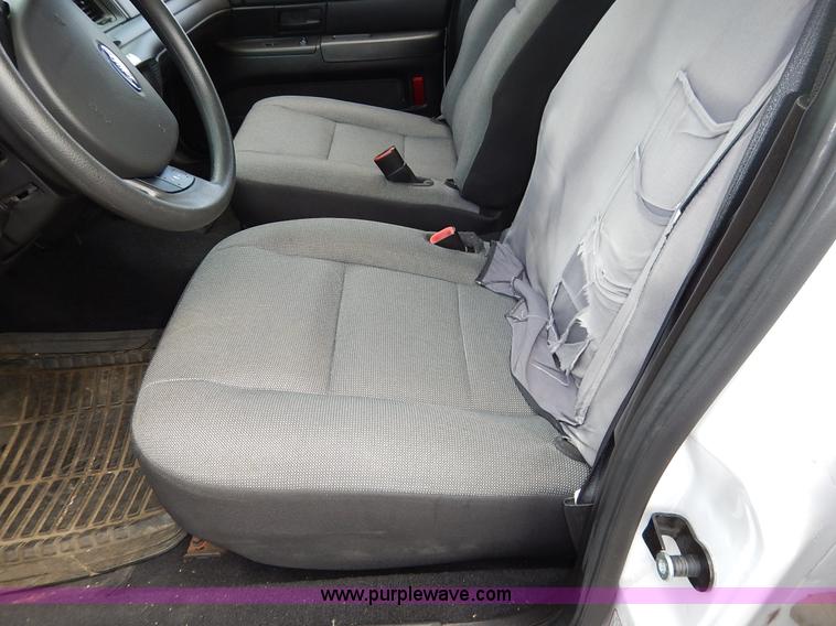 image for item J6407 2011 Ford Crown Victoria Police Interceptor