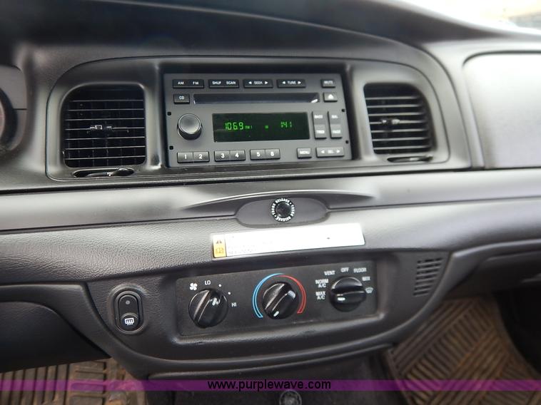 image for item J6407 2011 Ford Crown Victoria Police Interceptor