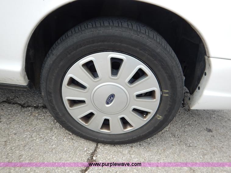 image for item J6407 2011 Ford Crown Victoria Police Interceptor