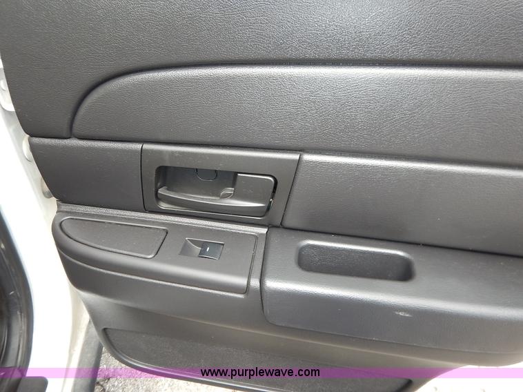 image for item J6407 2011 Ford Crown Victoria Police Interceptor