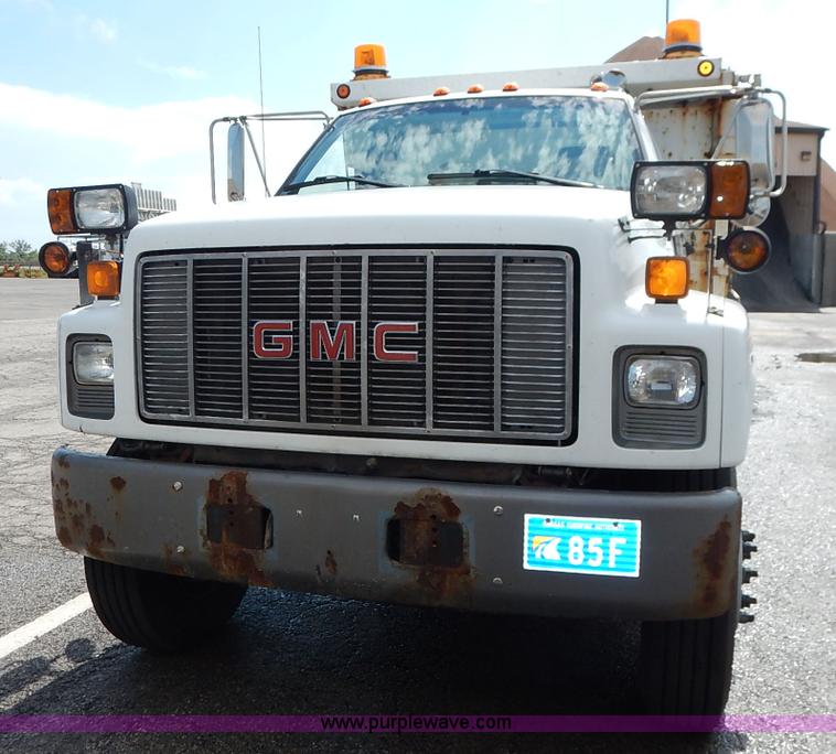 image for item J6421 2002 GMC C7500 dump truck