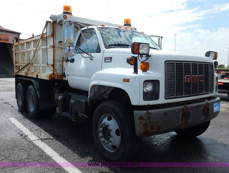 image for item J6421 2002 GMC C7500 dump truck