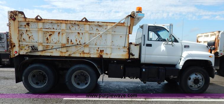 image for item J6421 2002 GMC C7500 dump truck