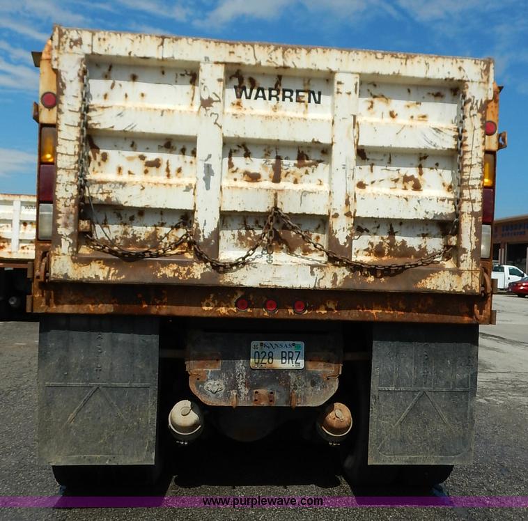 image for item J6421 2002 GMC C7500 dump truck