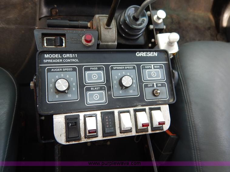 image for item J6421 2002 GMC C7500 dump truck