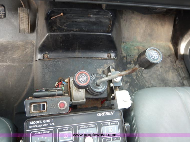 image for item J6421 2002 GMC C7500 dump truck