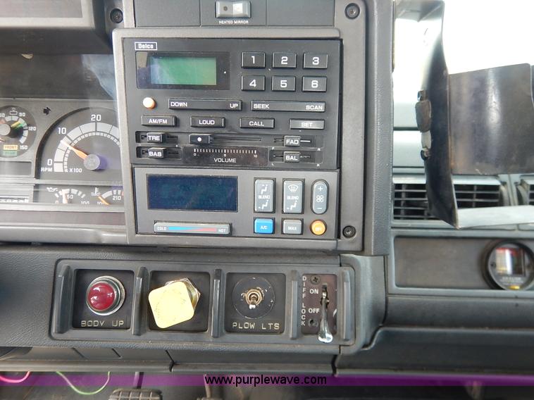 image for item J6421 2002 GMC C7500 dump truck