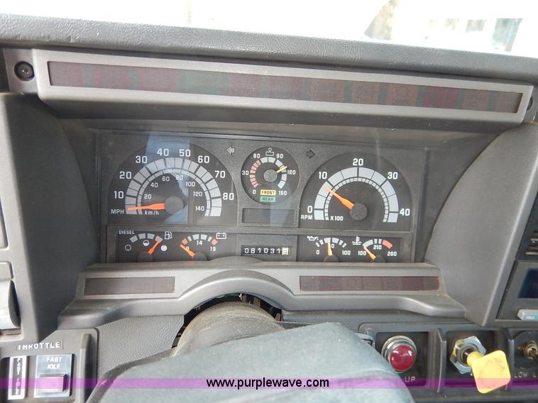 image for item J6421 2002 GMC C7500 dump truck