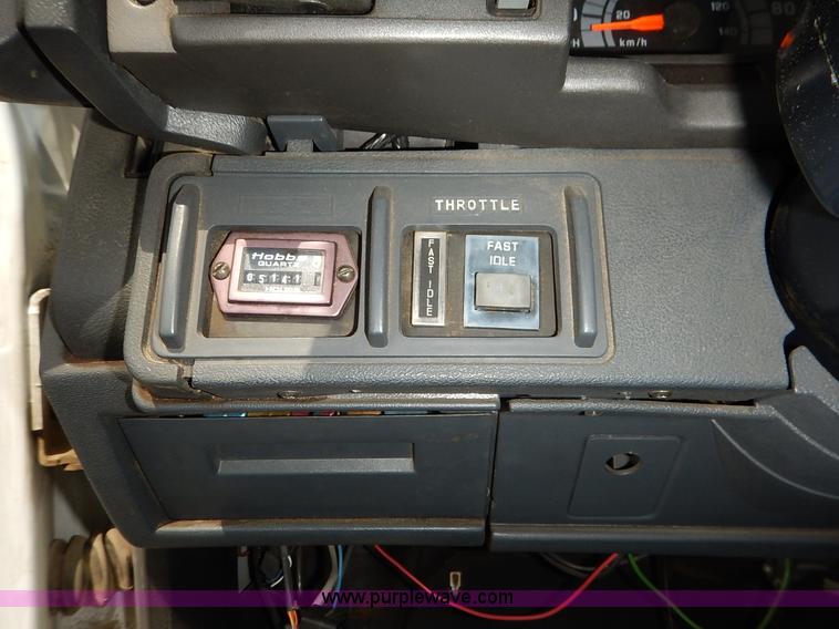 image for item J6421 2002 GMC C7500 dump truck