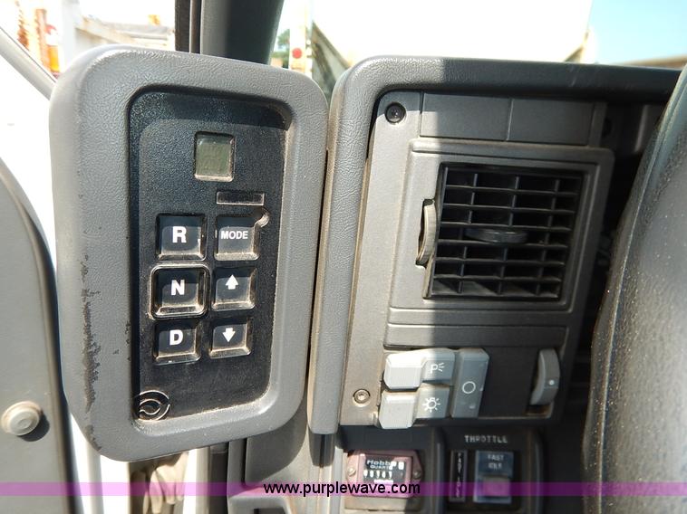 image for item J6421 2002 GMC C7500 dump truck