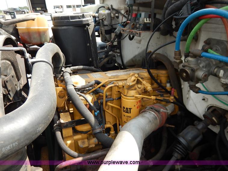 image for item J6421 2002 GMC C7500 dump truck