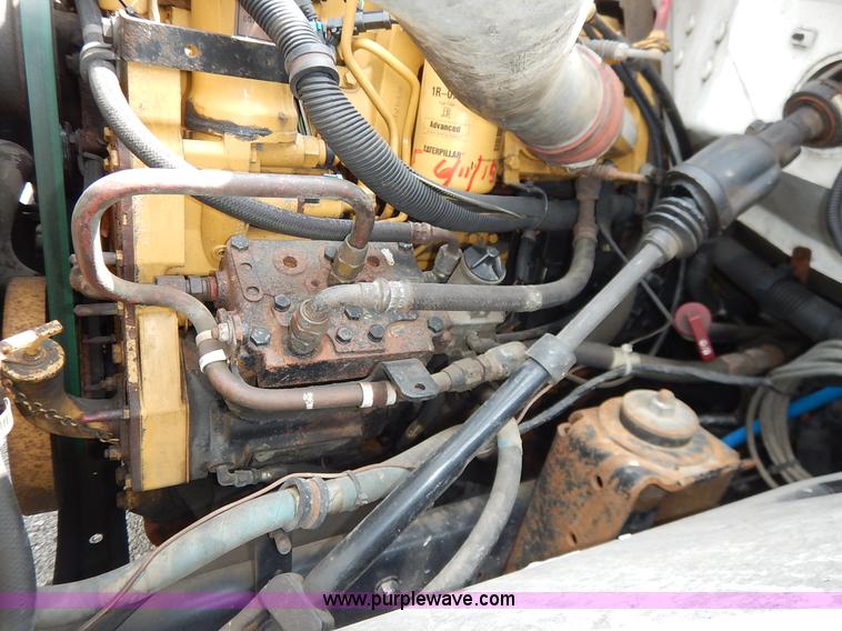 image for item J6421 2002 GMC C7500 dump truck