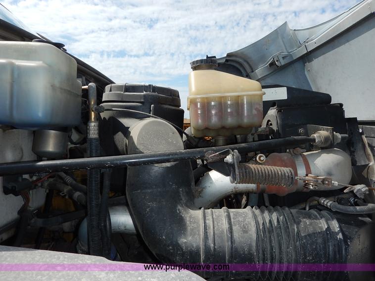 image for item J6421 2002 GMC C7500 dump truck