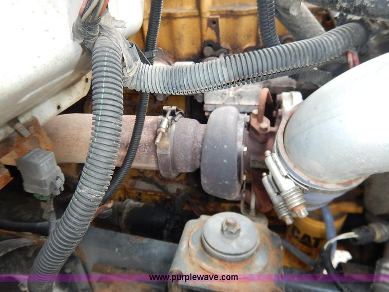 image for item J6421 2002 GMC C7500 dump truck