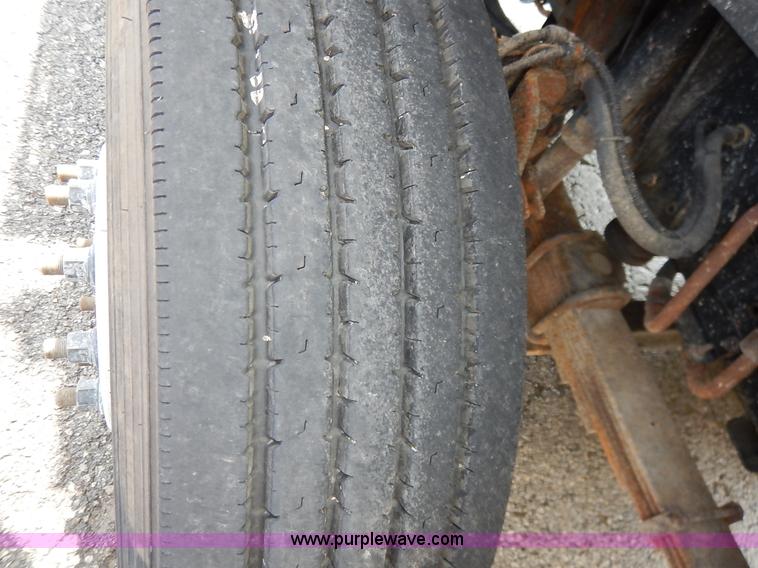 image for item J6421 2002 GMC C7500 dump truck