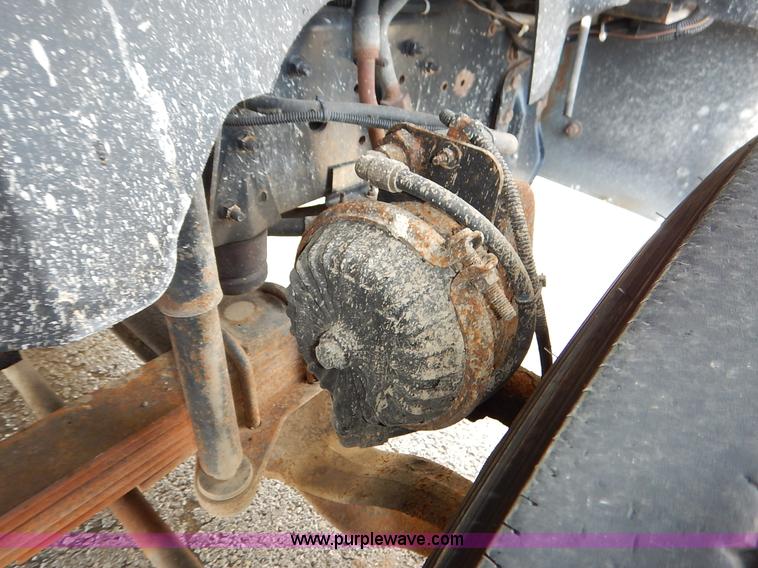 image for item J6421 2002 GMC C7500 dump truck