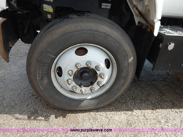 image for item J6421 2002 GMC C7500 dump truck