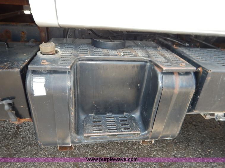 image for item J6421 2002 GMC C7500 dump truck