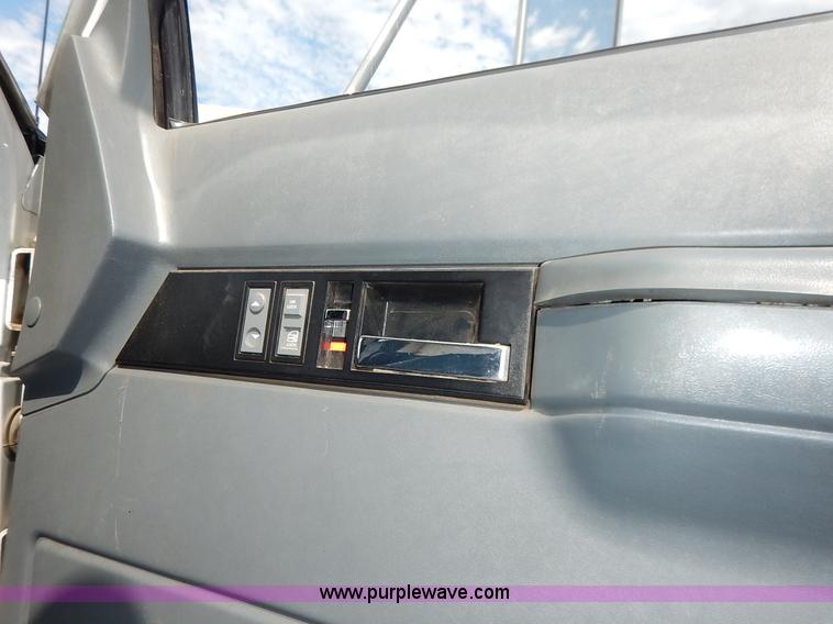 image for item J6421 2002 GMC C7500 dump truck