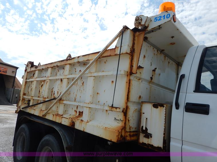 image for item J6421 2002 GMC C7500 dump truck